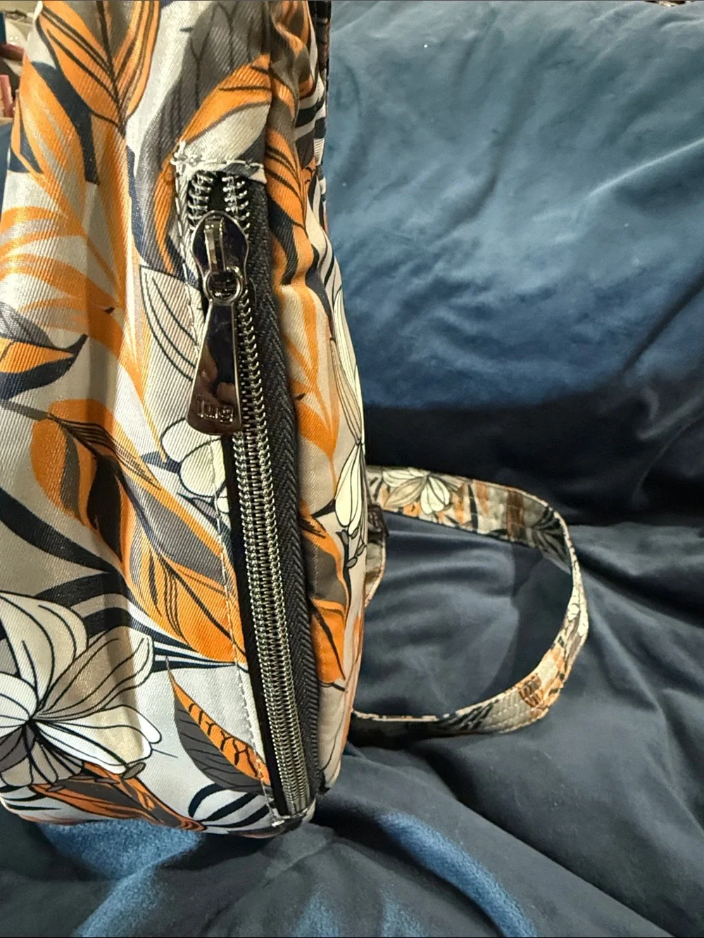 Lug boomerang Crossbody organizing handbag